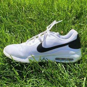 NIKE TENNIS SHOES